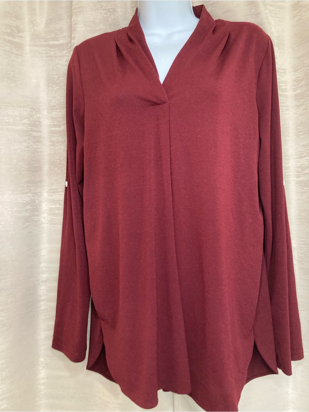 Women's V-Neck Long Roll Tab Sleeve Tunic Top - Burgundy size Large
